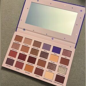 CIATE I Am A Woman What's Your Superpower 24 Pan Eye Shadow Palette  Vol 2 - NEW